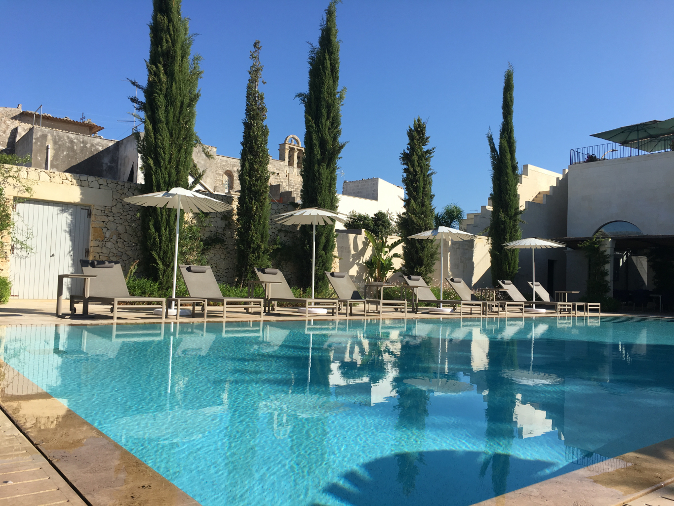 The swimming pool at Don Totu